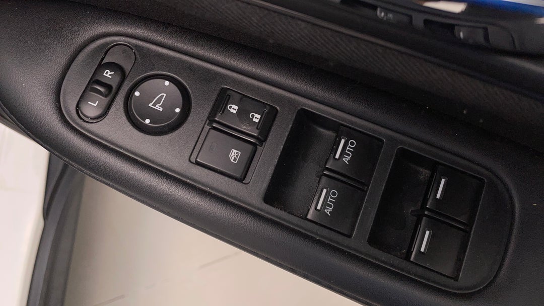 2017 Honda HR-V Vti, Automatic, 93661 km, Drivers Side Door Panel Controls