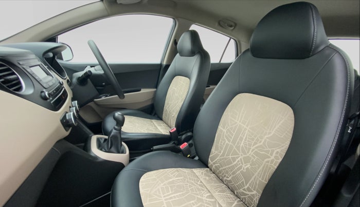 2019 Hyundai Grand i10 MAGNA 1.2 VTVT, Petrol, Manual, 29,227 km, Right Side Front Door Cabin View