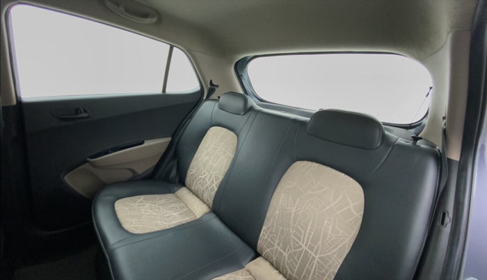 2019 Hyundai Grand i10 MAGNA 1.2 VTVT, Petrol, Manual, 29,227 km, Right Side Door Cabin View