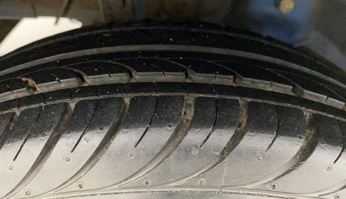 2018 Hyundai Eon ERA PLUS (O), Petrol, Manual, 26,495 km, Right Rear Tyre Tread