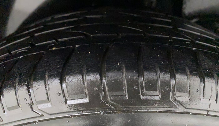2015 Hyundai Creta 1.6 SX (O) CRDI, Diesel, Manual, 24,881 km, Left Rear Tyre Tread