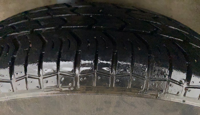 2011 Maruti Ritz VXI, Petrol, Manual, 35,952 km, Right Front Tyre Tread