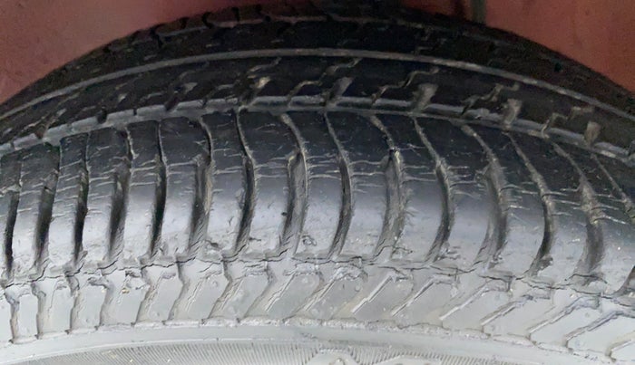 2010 Maruti Alto K10 LXI P, Petrol, Manual, 44,407 km, Left Front Tyre Tread