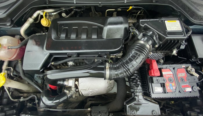 2019 Mahindra XUV300 W8 (O) Dual tone Diesel, Diesel, Manual, 30,833 km, Open Bonet