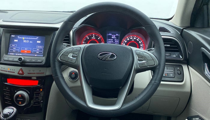 2019 Mahindra XUV300 W8 (O) Dual tone Diesel, Diesel, Manual, 30,833 km, Steering Wheel Close Up