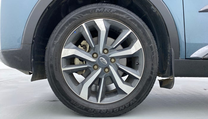2019 Mahindra XUV300 W8 (O) Dual tone Diesel, Diesel, Manual, 30,833 km, Left Front Wheel