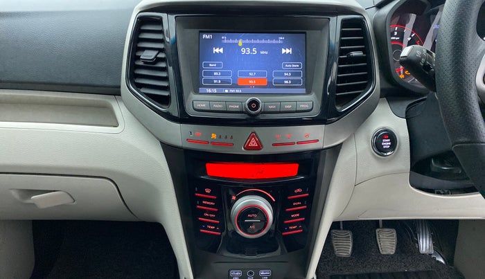 2019 Mahindra XUV300 W8 (O) Dual tone Diesel, Diesel, Manual, 30,833 km, Air Conditioner