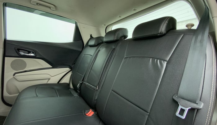 2019 Mahindra XUV300 W8 (O) Dual tone Diesel, Diesel, Manual, 30,833 km, Right Side Rear Door Cabin