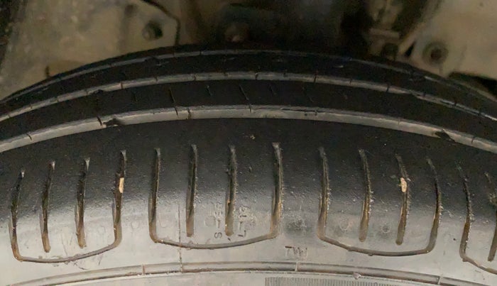 2017 Tata Tiago XE PETROL, Petrol, Manual, 71,260 km, Right Front Tyre Tread