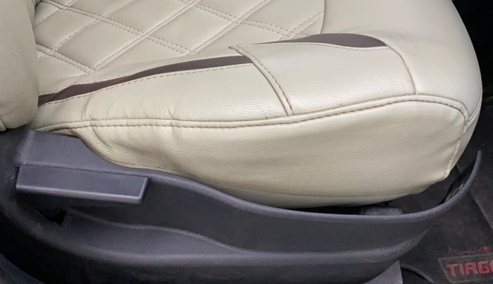 2017 Tata Tiago XE PETROL, Petrol, Manual, 71,260 km, Driver seat - Seat side trim has minor damage