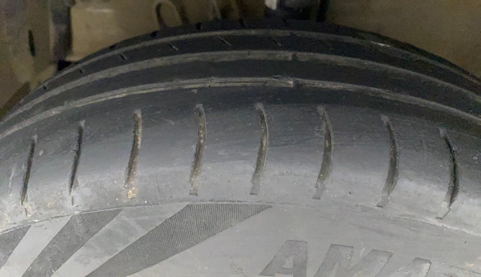 2016 Maruti Swift VDI ABS, Diesel, Manual, 95,343 km, Left Front Tyre Tread