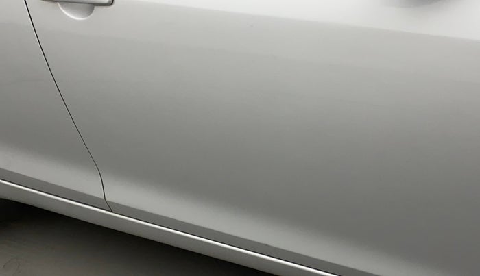 2016 Maruti Swift VDI ABS, Diesel, Manual, 95,343 km, Driver-side door - Minor scratches
