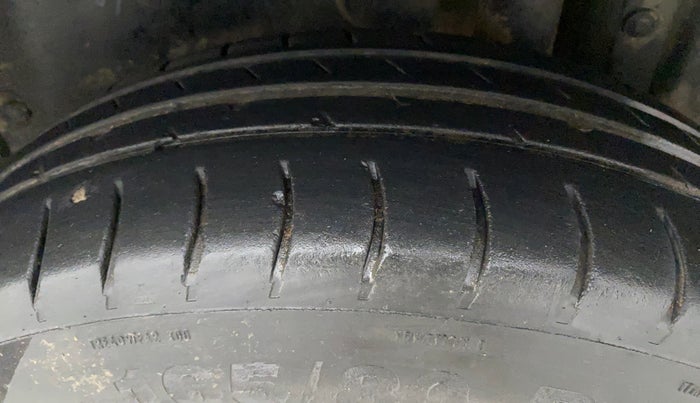 2016 Maruti Swift VDI ABS, Diesel, Manual, 95,343 km, Left Rear Tyre Tread