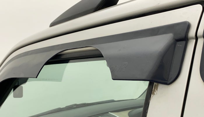 2018 Maruti Wagon R 1.0 LXI CNG, CNG, Manual, 99,606 km, Front passenger door - Door visor damaged