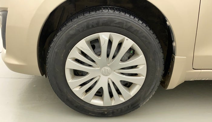2013 Maruti Ertiga VXI, Petrol, Manual, 31,932 km, Left front tyre - Minor crack