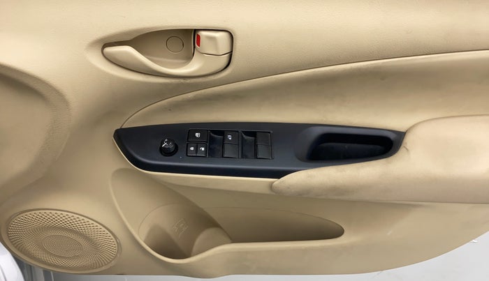 2018 Toyota YARIS J MT, Petrol, Manual, 11,532 km, Driver Side Door Panels Control