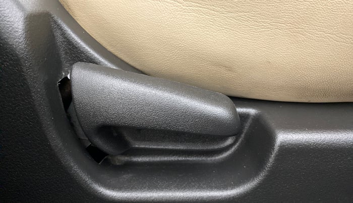 2017 Maruti Wagon R 1.0 LXI CNG, CNG, Manual, 37,026 km, Driver Side Adjustment Panel