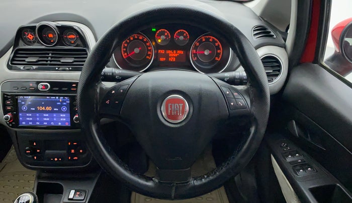 2014 Fiat Avventura EMOTION MULTIJET 1.3, Diesel, Manual, 33,350 km, Steering Wheel Close Up