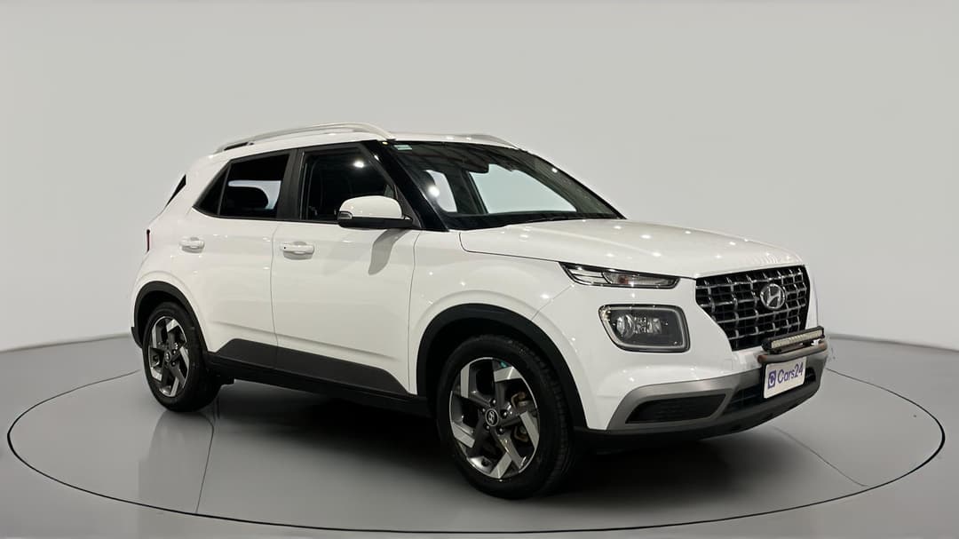 2022 Hyundai Venue Elite (black) Sunroof, Automatic, 67842 km, Right Front Diagonal (45- Degree) View