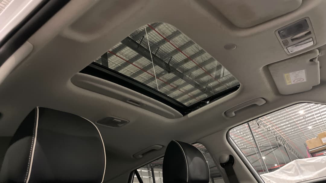 2022 Hyundai Venue Elite (black) Sunroof, Automatic, 67842 km, Interior Sunroof/Moonroof