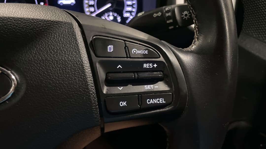 2022 Hyundai Venue Elite (black) Sunroof, Automatic, 67842 km, Cruise Control