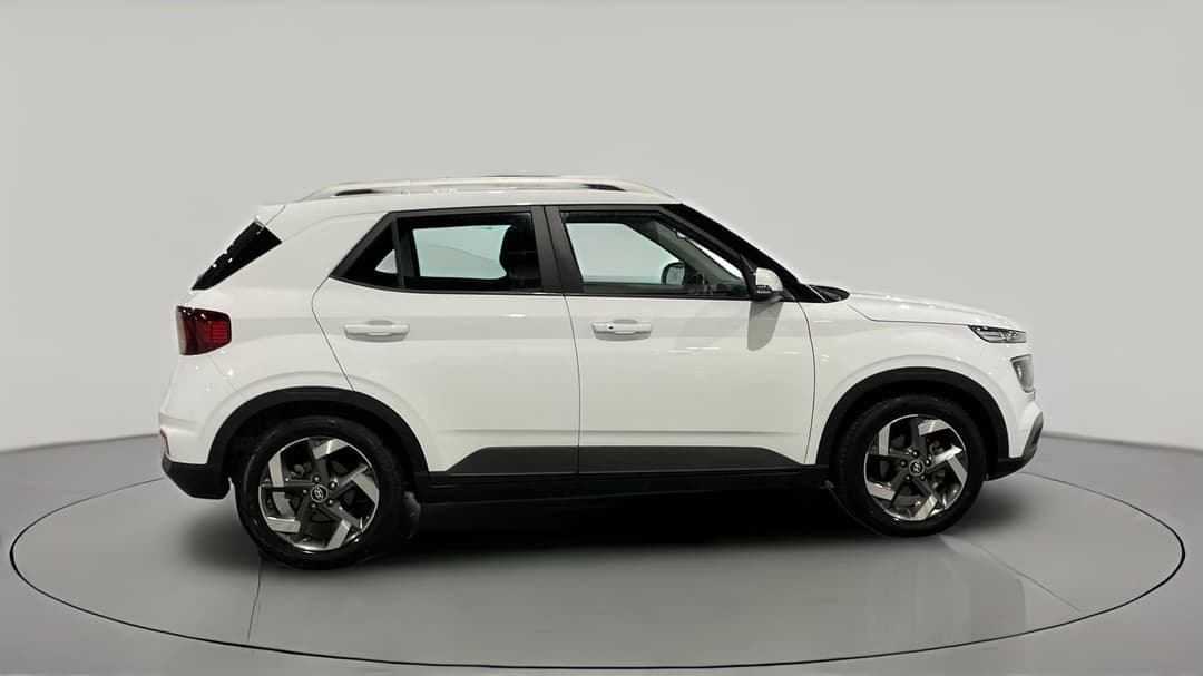 2022 Hyundai Venue Elite (black) Sunroof, Automatic, 67842 km, Right Side View
