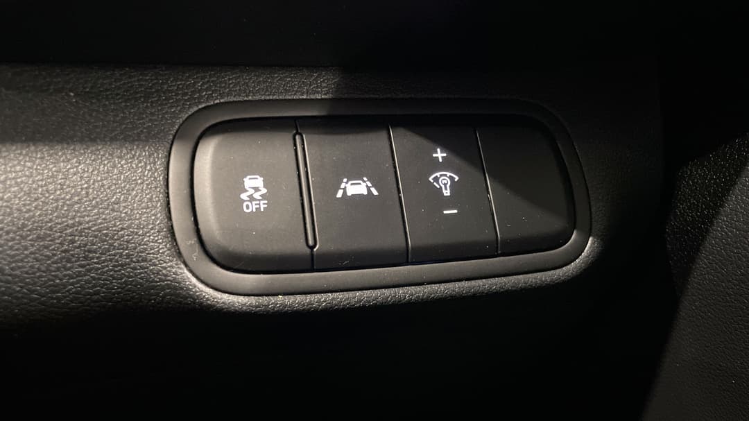 2022 Hyundai Venue Elite (black) Sunroof, Automatic, 67842 km, Utility Switches/Buttons