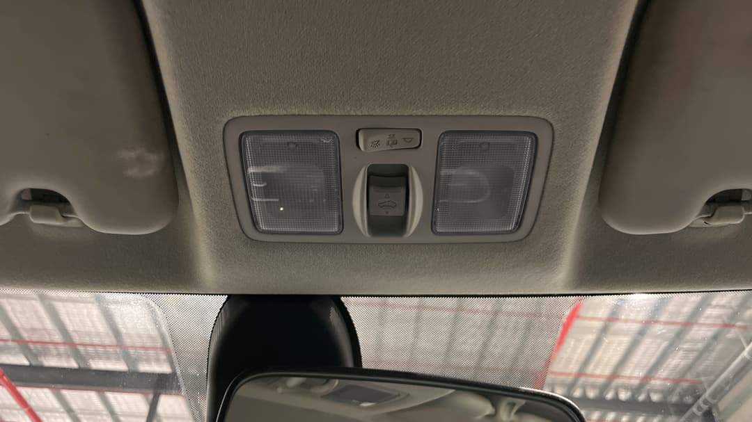 2022 Hyundai Venue Elite (black) Sunroof, Automatic, 67842 km, On-Roof Controls/Sunglass holder