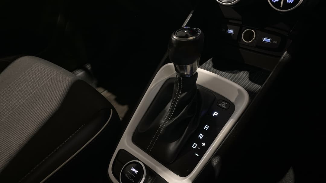 2022 Hyundai Venue Elite (black) Sunroof, Automatic, 67842 km, Gear Lever 