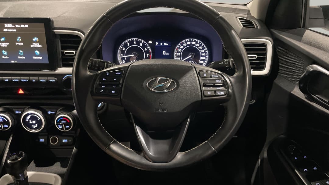2022 Hyundai Venue Elite (black) Sunroof, Automatic, 67842 km, Steering Wheel Close-up
