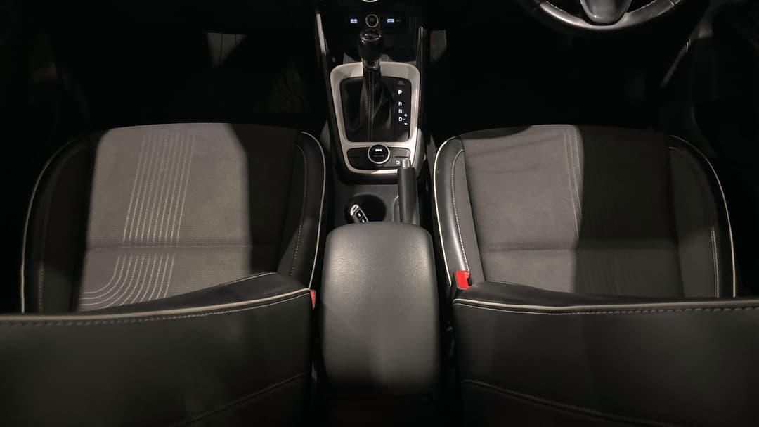 2022 Hyundai Venue Elite (black) Sunroof, Automatic, 67842 km, Center Console