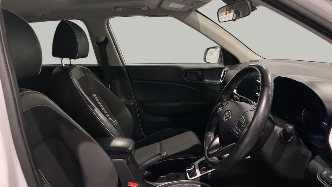 2022 Hyundai Venue Elite (black) Sunroof, Automatic, 67842 km, Right Side Front Door Cabin View