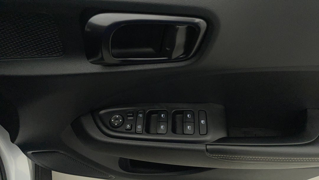 2022 Hyundai Venue Active, Automatic, 76010 km, Drivers Side Door Panel Controls