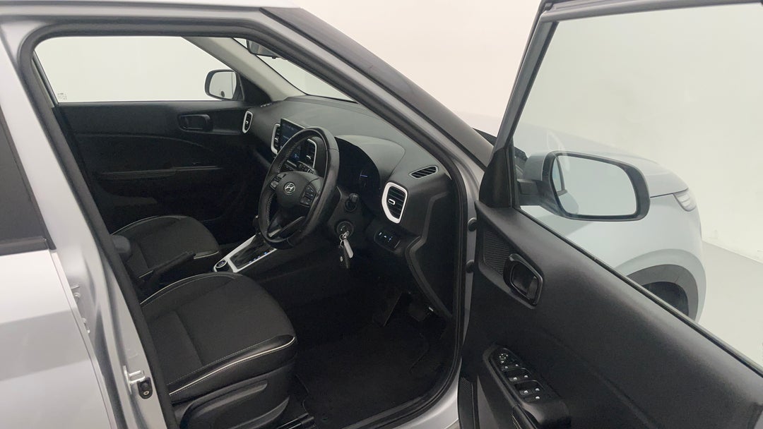 2022 Hyundai Venue Active, Automatic, 76010 km, Right Side Front Door Cabin View