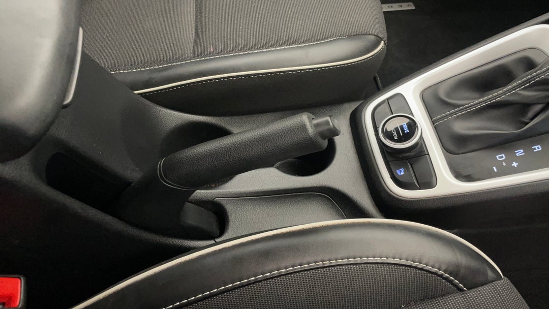 2022 Hyundai Venue Active, Automatic, 76010 km, Handbrake