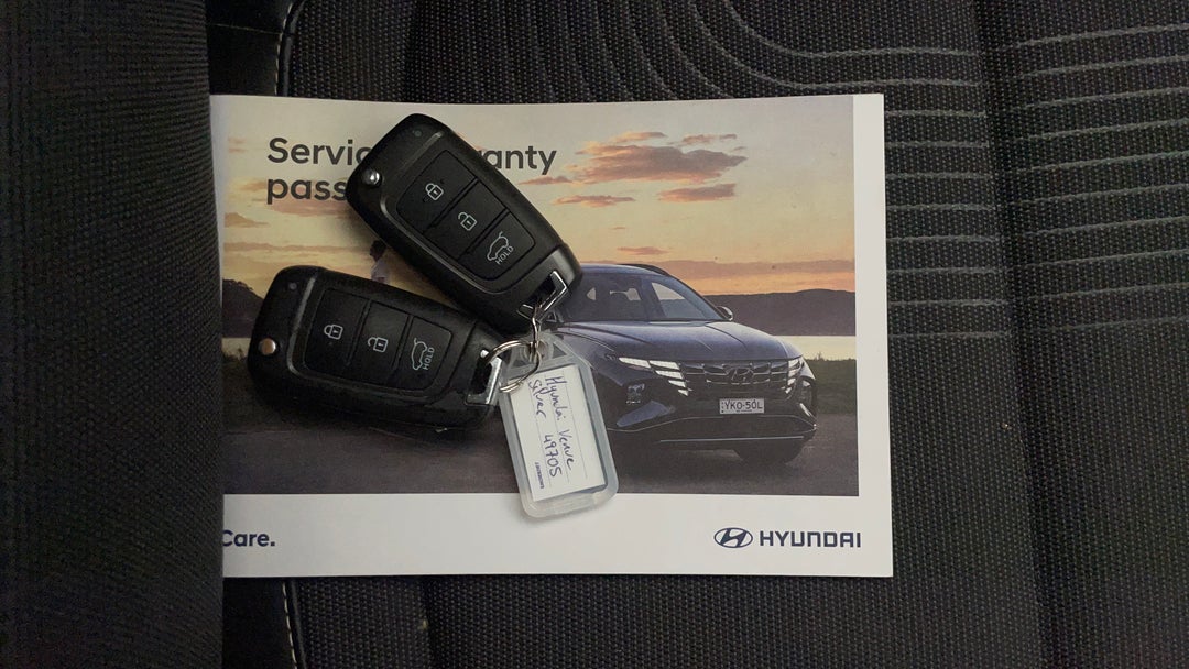 2022 Hyundai Venue Active, Automatic, 76010 km, Key Close-up
