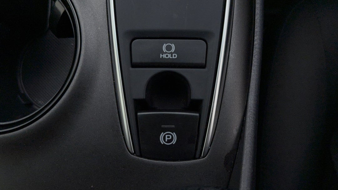 2024 Toyota Camry Ascent, Automatic, 39840 km, Handbrake