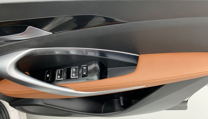 2020 MG HECTOR PLUS SHARP HYBRID PETROL, Petrol, Manual, 7,046 km, Driver Side Door Panels Control