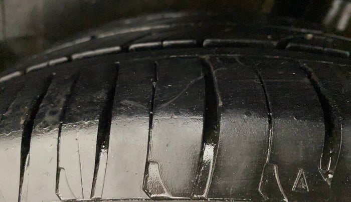 2017 Volkswagen Polo HIGHLINE1.2L, Petrol, Manual, 49,118 km, Left Rear Tyre Tread