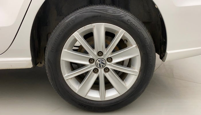 2016 Volkswagen Vento HIGHLINE 1.5 AT, Diesel, Automatic, 1,38,989 km, Left Rear Wheel