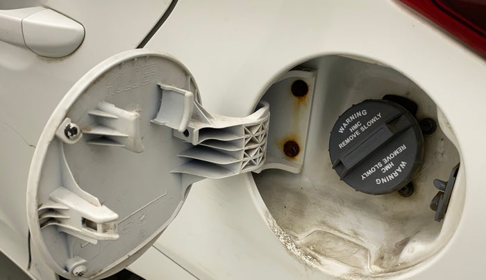 2017 Hyundai Elite i20 SPORTZ 1.2, Petrol, Manual, 6,085 km, Left quarter panel - Fuel lid lock has slight discoloration