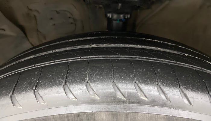 2016 Hyundai Creta SX PLUS 1.6 PETROL, Petrol, Manual, 94,167 km, Left Front Tyre Tread