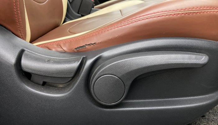 2016 Hyundai Creta SX PLUS 1.6 PETROL, Petrol, Manual, 94,167 km, Driver Side Adjustment Panel