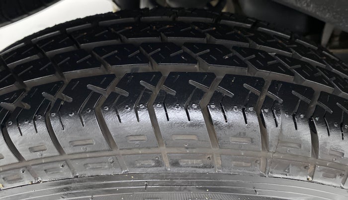 2017 Maruti Eeco 5 STR WITH AC PLUSHTR, Petrol, Manual, 54,382 km, Right Rear Tyre Tread