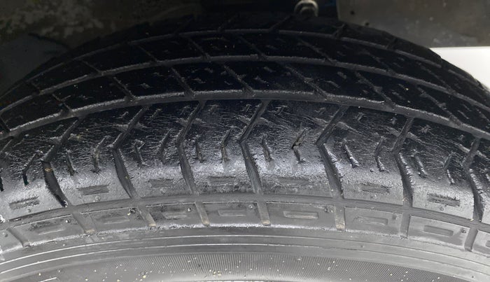 2017 Maruti Eeco 5 STR WITH AC PLUSHTR, Petrol, Manual, 54,382 km, Right Front Tyre Tread