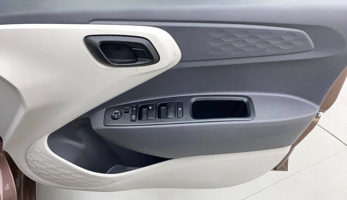 2022 Hyundai AURA S 1.2 CNG, CNG, Manual, 25,910 km, Driver Side Door Panels Control