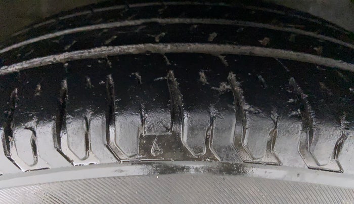 2017 Maruti Dzire VXI AMT, Petrol, Automatic, 32,947 km, Right Front Tyre Tread