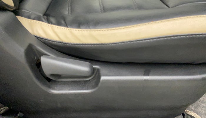 2014 Maruti Wagon R 1.0 VXI, Petrol, Manual, 83,810 km, Driver Side Adjustment Panel