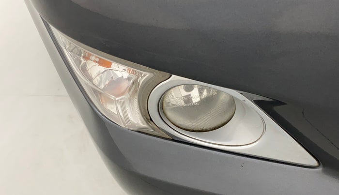 2018 Toyota Innova Crysta 2.7 VX 7 STR, Petrol, Manual, 1,34,798 km, Right fog light - Minor damage