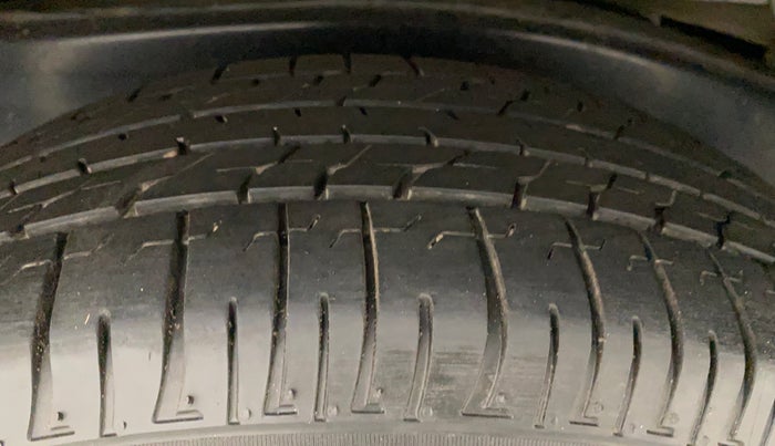 2018 Toyota Innova Crysta 2.7 VX 7 STR, Petrol, Manual, 1,34,798 km, Left Rear Tyre Tread
